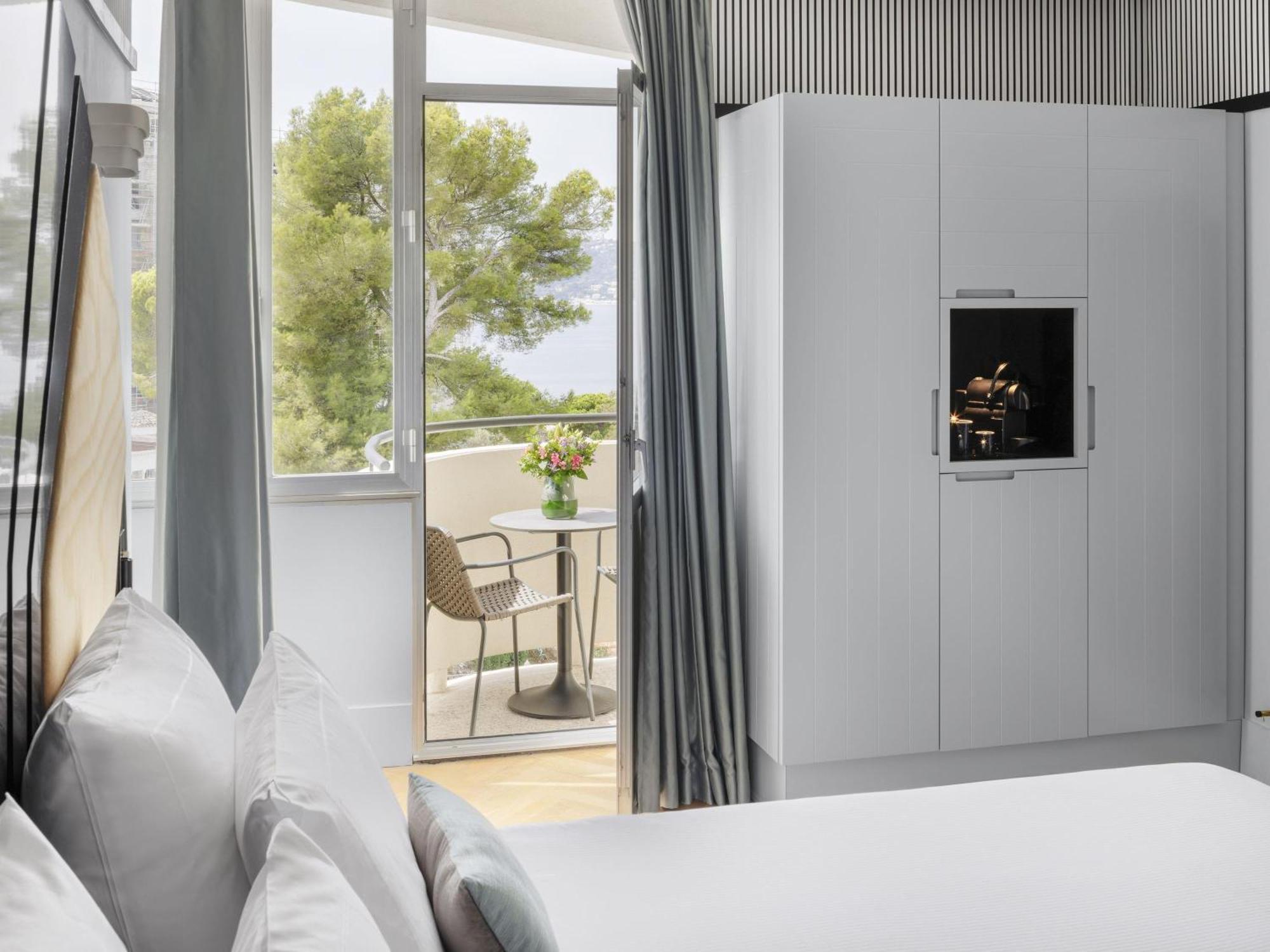 Deluxe Double Room Sofa Bed Balcony Sea View or Upper Floor